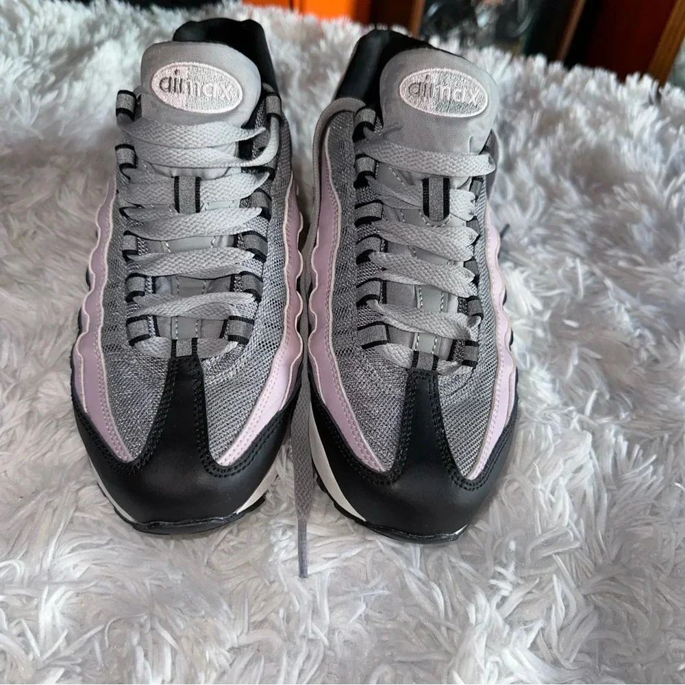 Nike air Max 95 Premium Gray Purple Excellence like new condition Sz 7 women’s